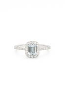 Anello da donna in oro bianco 18 kt con acquamarina taglio smeraldo e diamanti naturali G SI – 2.26 g – 0.60 ct + 0.22 ct – Idee Preziose dal 1987 - IP.AK18B/1A